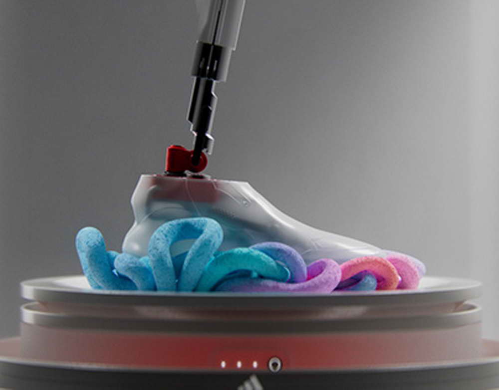 Экономическая правда: Киев хочет заставить украинцев за рубежом платить налоги